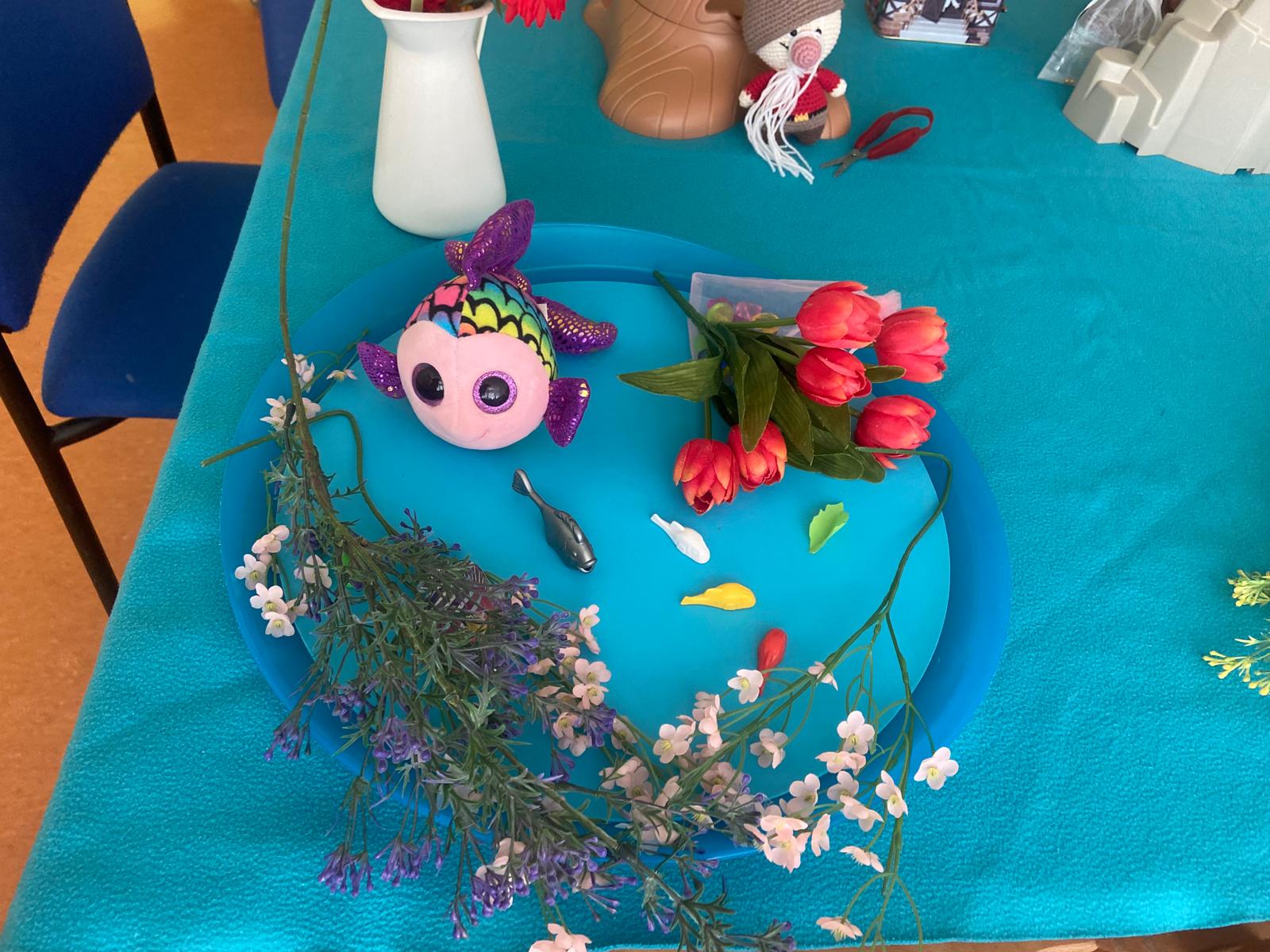 Handpuppen-Szene zum Puppentheater Schneeweißchen und Rosenrot