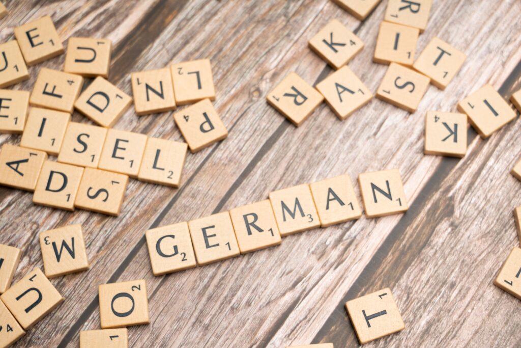 Kind lernt zu Hause eine andere Schrift