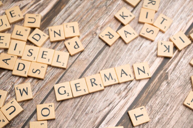 Kind lernt zu Hause eine andere Schrift