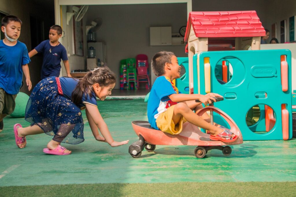Freundschaften im Kindergartenalter: Wie Kinder Beziehungen aufbauen